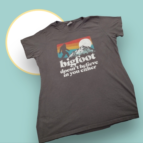 🎯🎯SALE🎯🎯 Vintage Big Foot Doesn't Believe in you Either" Grey Top Sz M - Picture 1 of 4